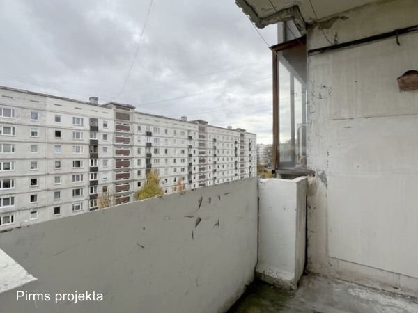 Lodžija pirms remonta 119. sērijā Rīgā