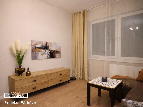 Viesistaba pēc remonta 119. sērijā Rīgā