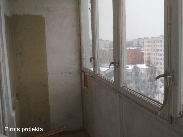 Lodzija 104. sērijā pirms remonta, Rīgā